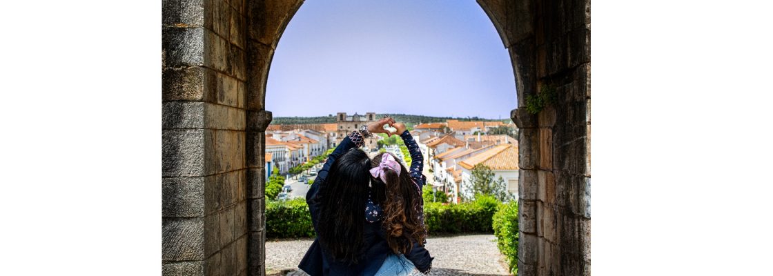 O MUNICÍPIO DE VILA VIÇOSA DESEJA A TODAS AS MÃES UM FELIZ DIA